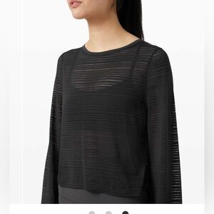 NWT Lululemon Clear and present long sleeve